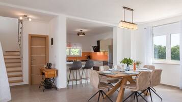 Villa | Dining