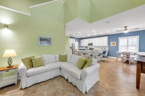 TV - Book now: arrive Jan 5-31 golf cart included (Holmes Beach)