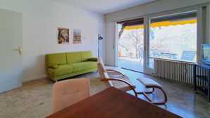 Dining - Apartment by Lake Maggiore With Mountain Views (Maccagno con Pino e Veddasca)