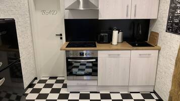 House | Private kitchen | Oven, electric kettle, toaster