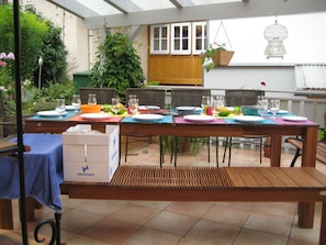 Outdoor dining
