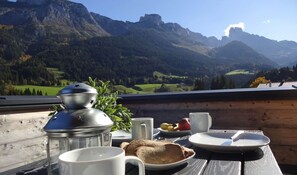 House | Outdoor dining