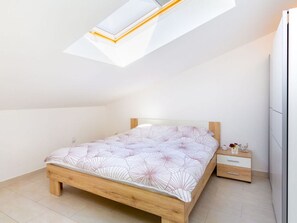 2 عدّة غرف نوم وطراز فريد لكل وحدة ومكواة/لوح كي