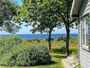 A house with a view of the ocean. - 4 Star Holiday Home in Sturko (Sturkö)