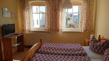 House | 2 bedrooms, individually furnished, iron/ironing board