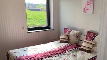 1 bedroom, individually furnished, iron/ironing board