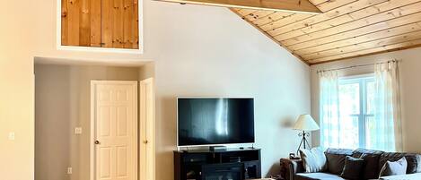 TV connectée, cheminée, baby-foot, table de tennis de table