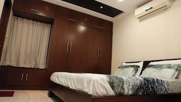 3 chambres, fer et planche à repasser, Wi-Fi, draps fournis