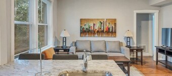 Beautiful Tower Grove Unit, Recently Renovated 2S