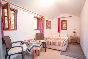 Standard Room, 1 Double Bed | Bed sheets - 7 Garden Bungalow & Camping (Kumluca)