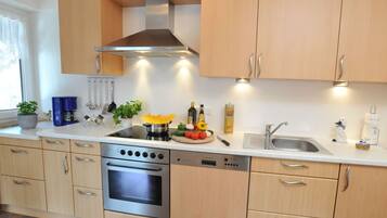 House | Private kitchen | Oven, electric kettle, toaster