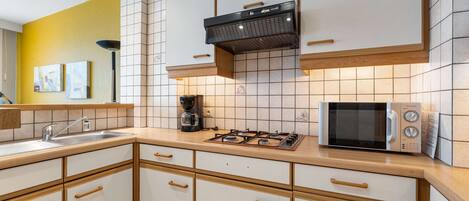 Apartment | Private kitchen | Electric kettle, toaster