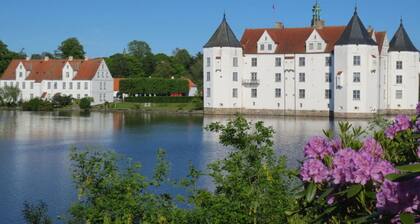 Diekkier Modern Retreat