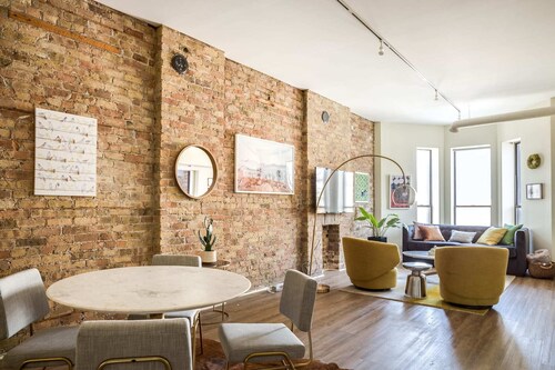 3rd Floor Flat in River North - 3N