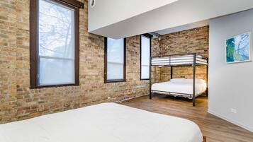 2 bedrooms, desk, iron/ironing board, WiFi