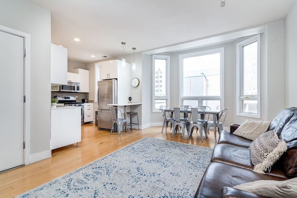 TV - Beautiful Unit CHI in Prime River North - 1 (Chicago)
