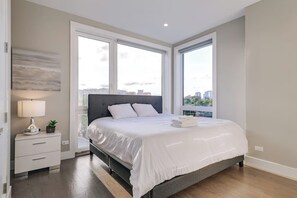 3 室のベッドルーム、アイロン / アイロン台、WiFi、ベッドシーツ