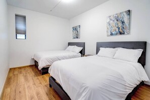 2 chambres, fer et planche à repasser, Wi-Fi, draps fournis