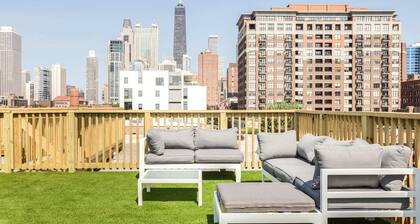 2nd Floor Flat in River North - 2S