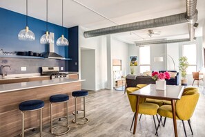 Interior - 2nd Floor Flat in River North - 2S (Chicago)