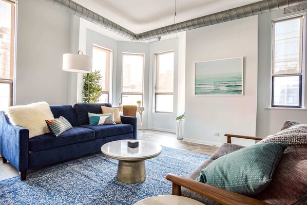TV, offices - 2nd Floor Flat in River North - 2S (Chicago)