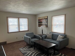 TV, offices - Close to Downtown - 2 queen beds (Springfield)