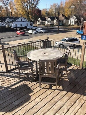 Outdoor dining - Close to Downtown - 2 queen beds (Springfield)