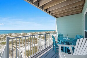 Outdoor dining - Happy Place -Gulf Front 3 Bed 2.5 Bath Townhome Sleeps 7 No Pets (Navarre)
