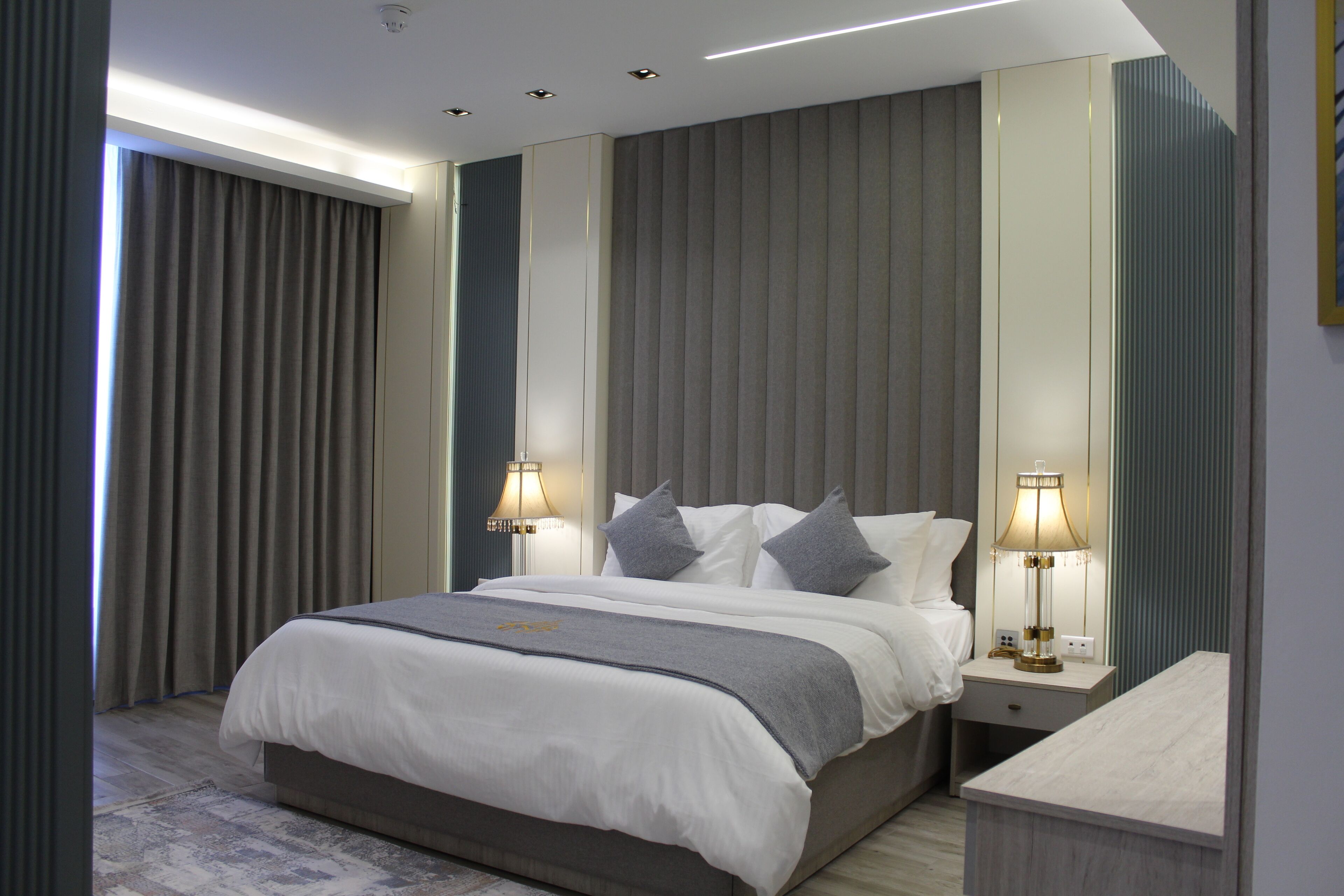套房, 城市景觀 | 義大利 Frette 床單、高級寢具、記憶床墊、免費迷你吧物品
