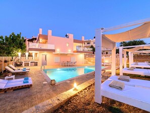 Indoor pool, outdoor pool - Exclusive Holiday Home in Chania With Heated Pool (Apokoronas)