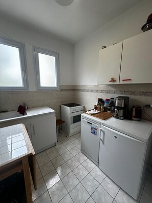 Kylskåp, ugn, spishäll och diskmaskin