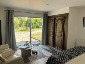 3 bedrooms, iron/ironing board, travel cot, free WiFi