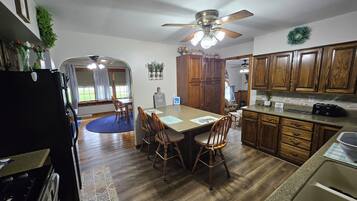 KĂŒhlschrank, Mikrowelle, Ofen, Herdplatte