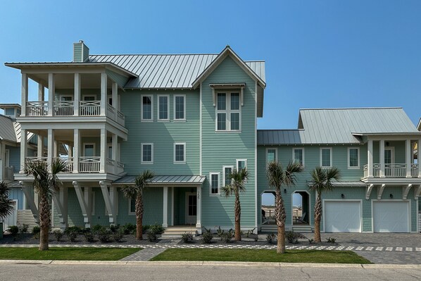 Exterior - Resort Style Pools, Boardwalk to the Beach, Restaurant on Site (Port Aransas)