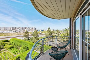 อพาร์ทเมนท์ | ระเบียง