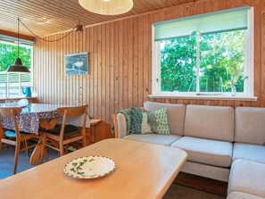 House | Dining - 6 Person Holiday Home in Orsted (Ørsted)