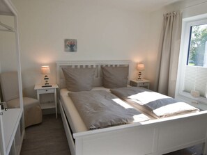 Maison | 2 chambres, ameublement personnalisé, fer et planche à repasser