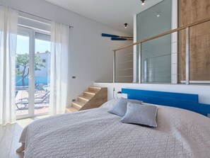 Vila | 4 quartos, individualmente mobiliados, ferros/tábuas de passar roupa