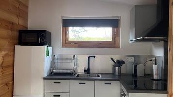 冰箱、微波炉、烤箱、炉灶