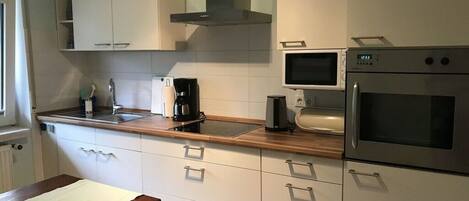 Apartment | Eigene Küche | Ofen, Wasserkocher, Toaster