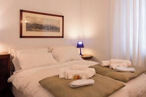 2 bedrooms, iron/ironing board, travel cot, free WiFi