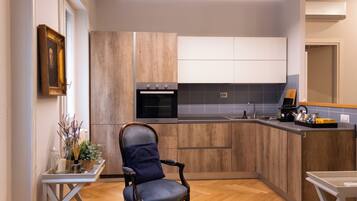 Frigorifero, forno, piano cottura, lavastoviglie