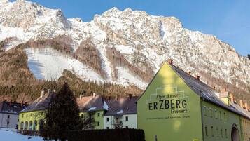 A building labeled "Alpin Resort ERZBERG" with a mountainous backdrop.