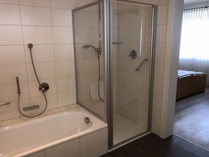 Bathroom - Holiday Apartment \"dilborner Benden\" (Niederkruechten)