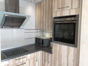 Apartamento | Cozinha privada | Fogão, chaleira elétrica, torradeira