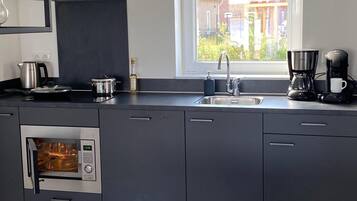 House | Private kitchen | Stovetop, electric kettle, highchair
