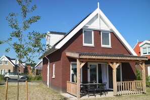 Exterior - Lakeview Villa With Swimming and Fishing Pier (Simonshaven)