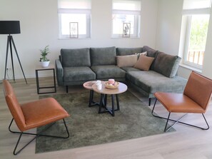House | Living area - Lakeview Villa With Swimming and Fishing Pier (Simonshaven)