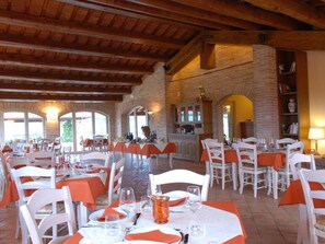 House | Dining - Apartment in Umbria With Infinity Pool Views (Bettona)