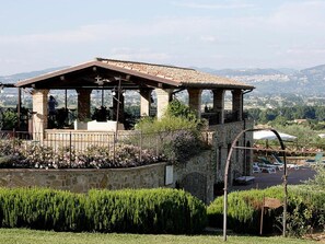 House | Balcony - Apartment in Umbria With Infinity Pool Views (Bettona)